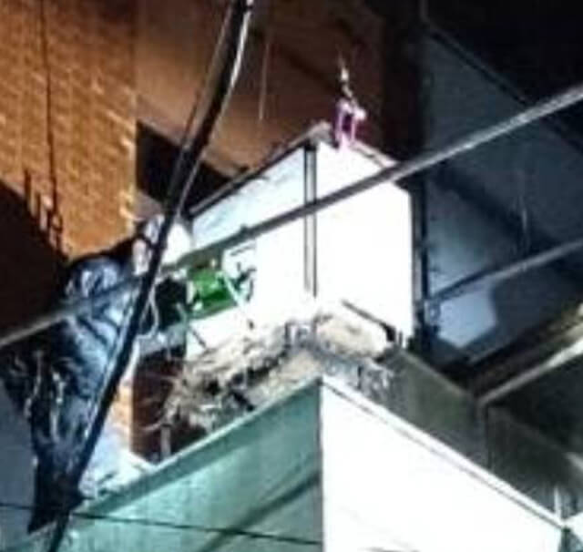 大阪市中央区４階建ビル キュービクル内PCB含有 トランス500kg2機 トランス250kg1機 ラフター13t搬出撤去工事 及びPCB処分工事