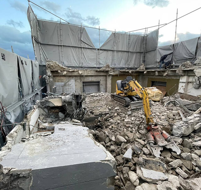 大阪市某区RC4階建階上解体食降工法