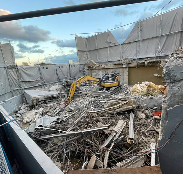 大阪市某区RC4階建階上解体食降工法