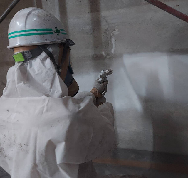 九州某処理センターLV1内部天井・壁アスベスト除去工事